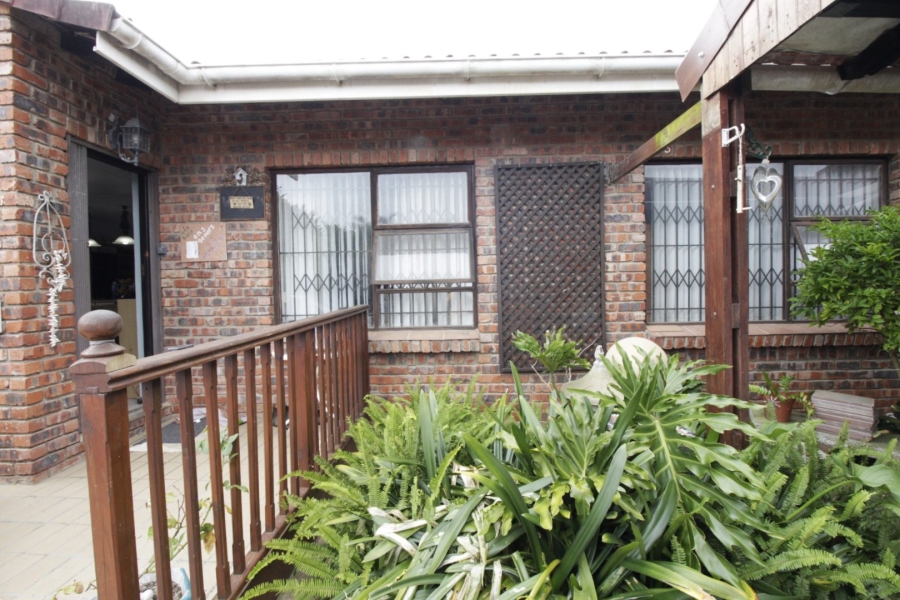 5 Bedroom Property for Sale in Noorsekloof Eastern Cape